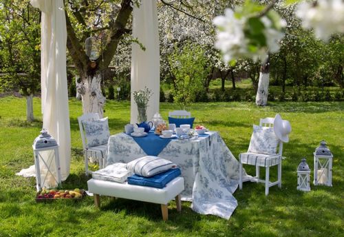Wiosna to idealny czas na organizowanie przyjęć, zarówno w domu, jak i w ogrodzie - jakie dodatki zachwycą gości?